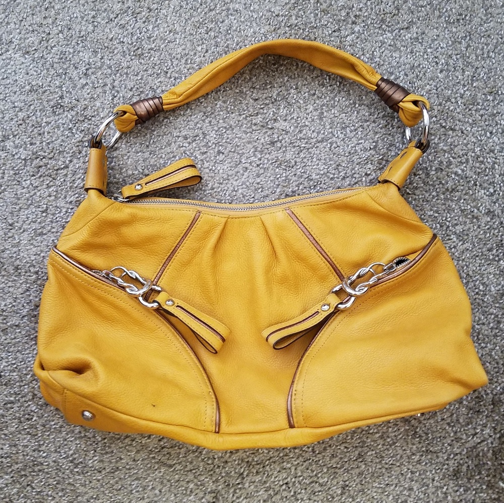 💜B. Makowsky 100% Leather Purse